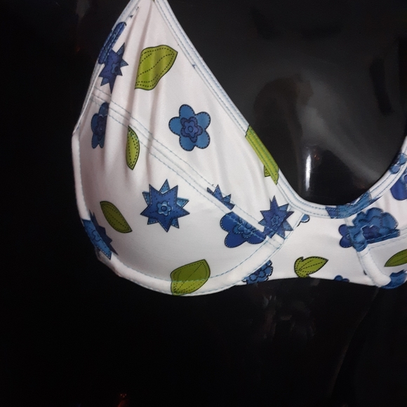 SWIMWEAR - Picture 3 of 4